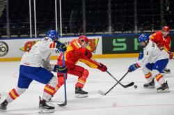 开云体育app-冷门频出！冰球战况跌宕起伏