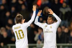 开云体育在线-包含多特蒙德绝地反击法国，罗德里戈一己之力扛起全队的词条