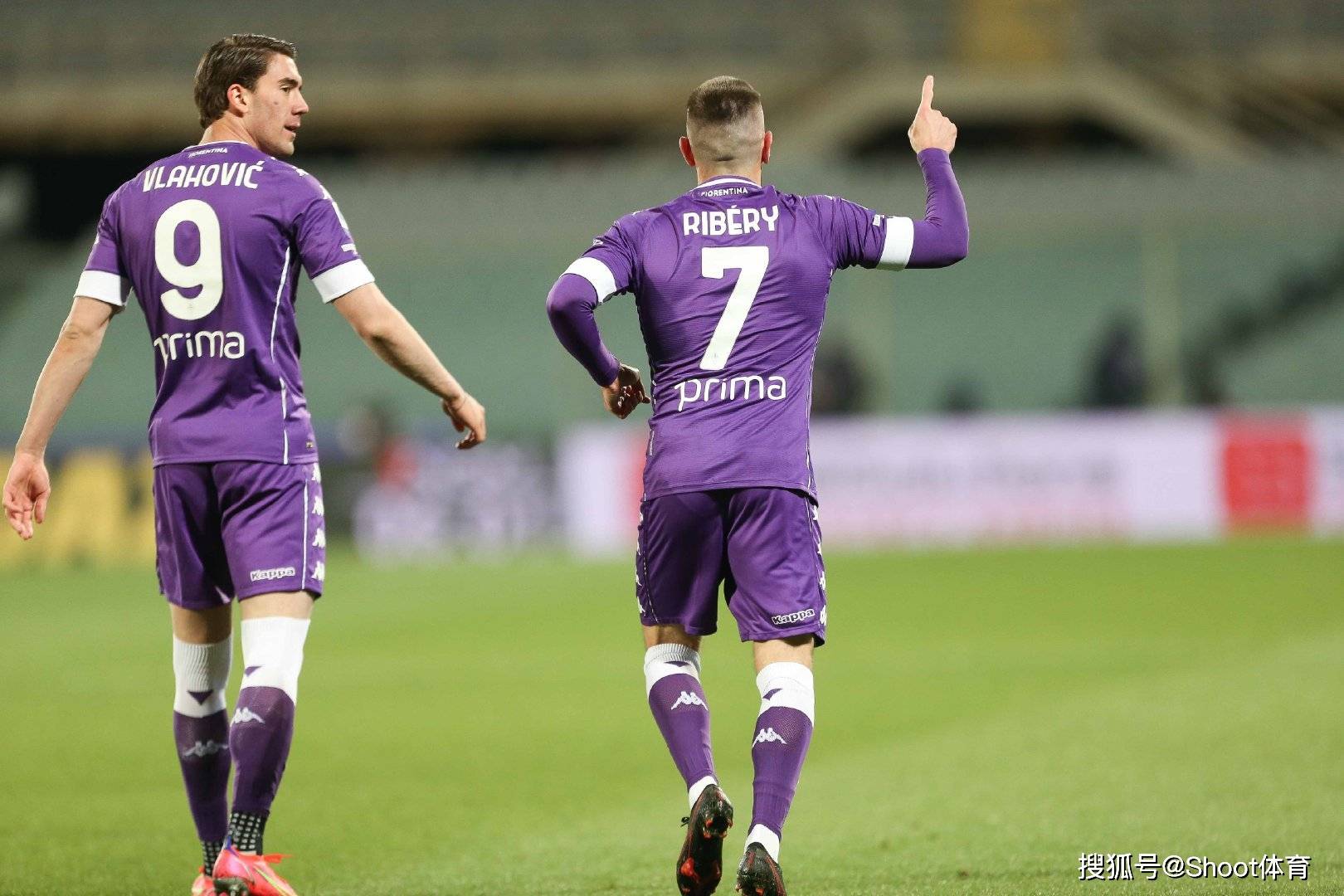 关于佛罗伦萨战平对手，保持中游稳定位置的信息