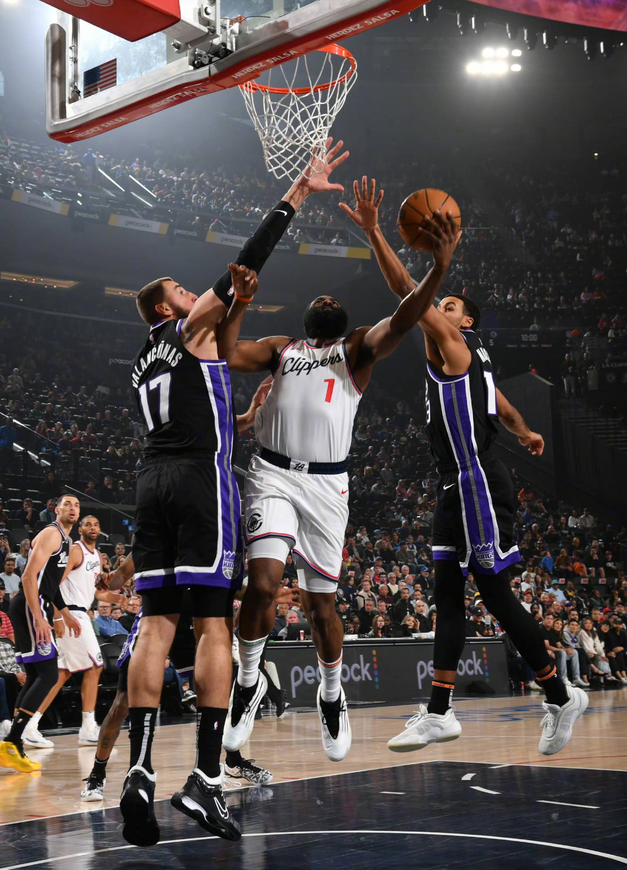 关于快船力克骑士，哈雷尔贡献关键进球的信息