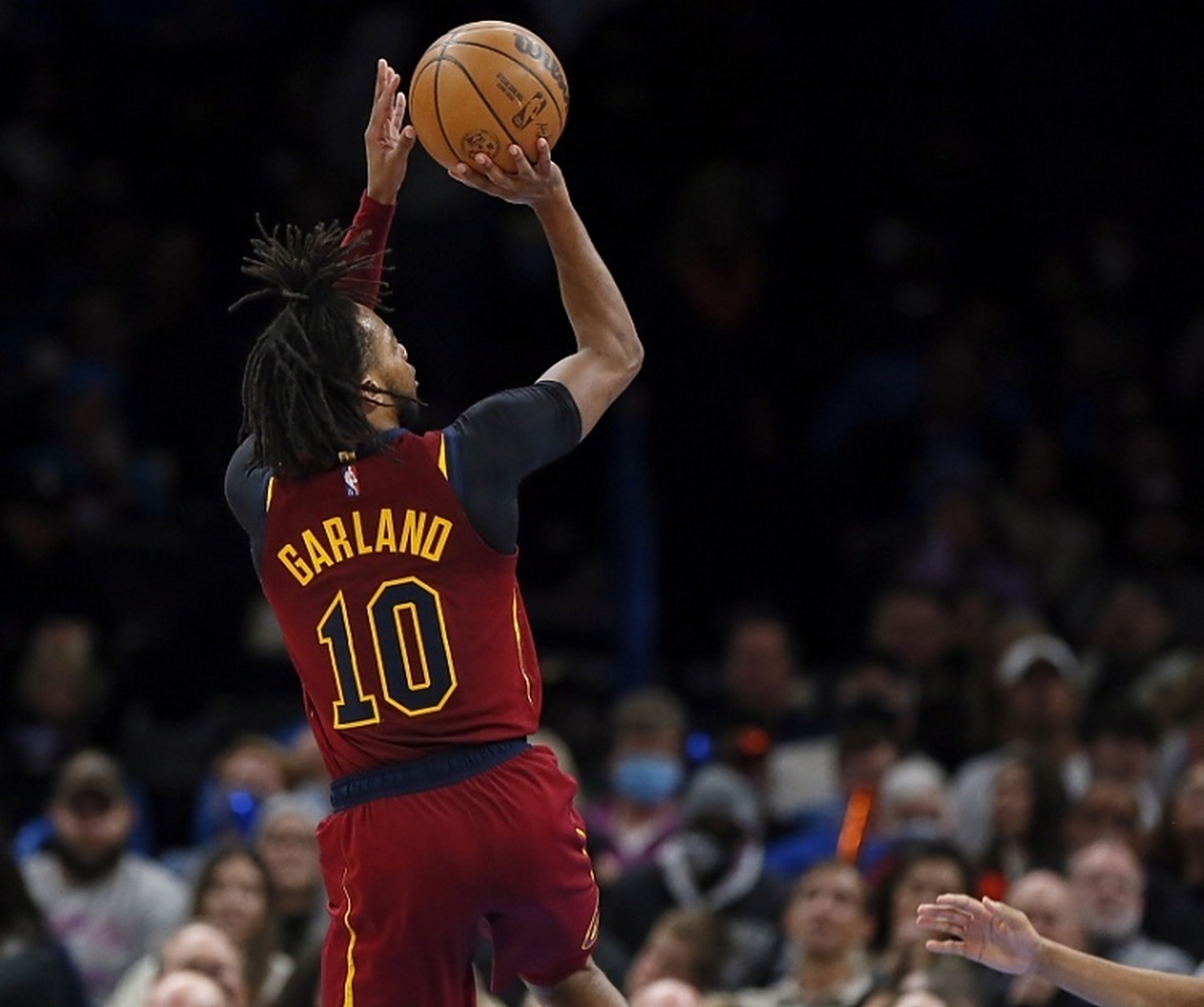 老鹰战胜黄蜂,取得季后赛席位 老鹰战胜黄蜂,取得季后赛席位