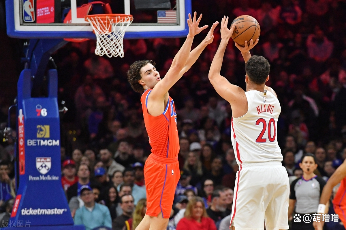 76人客场击败雷霆，保持东部第一