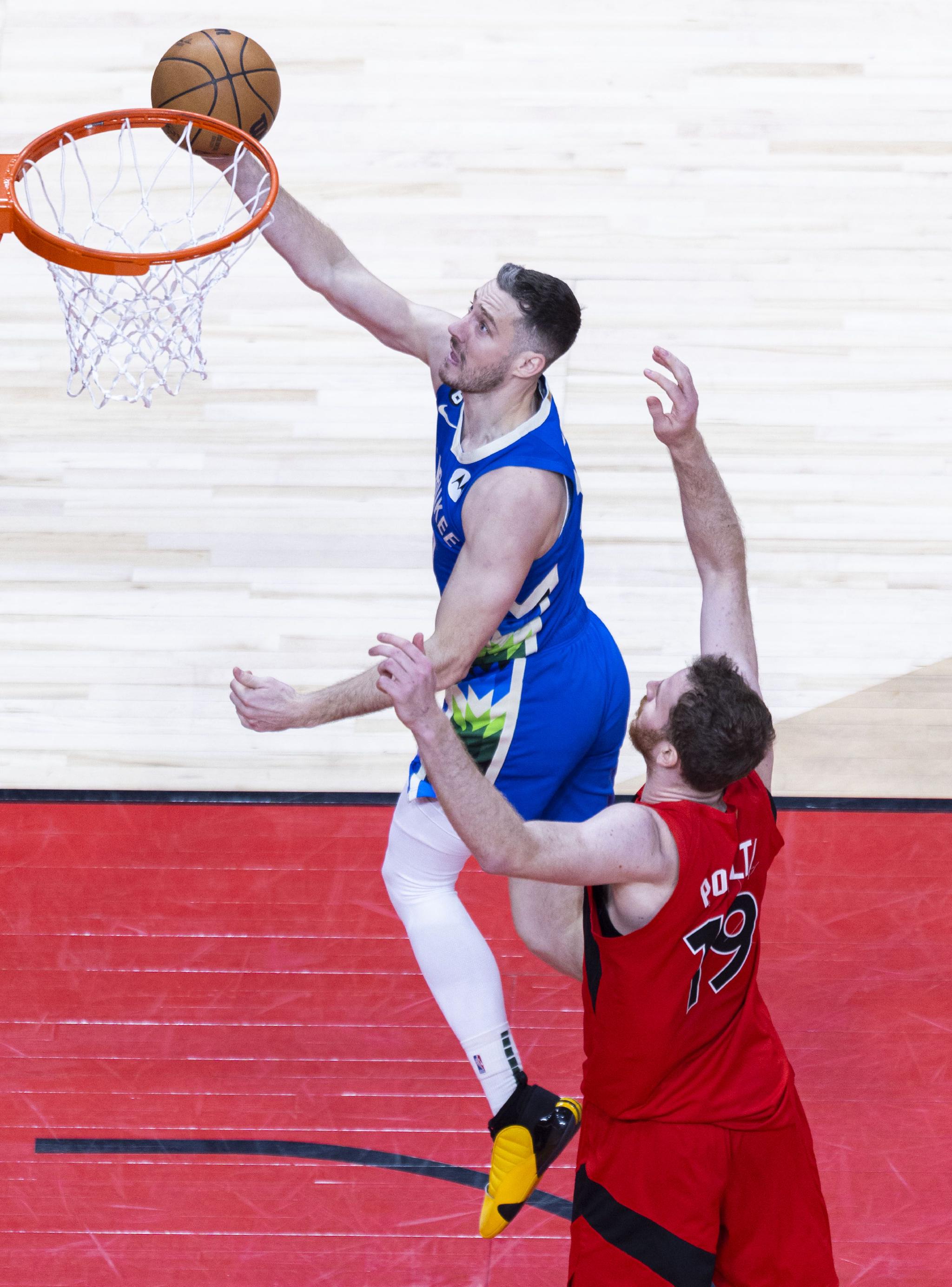 雄鹿大胜猛龙，霸主之姿再现