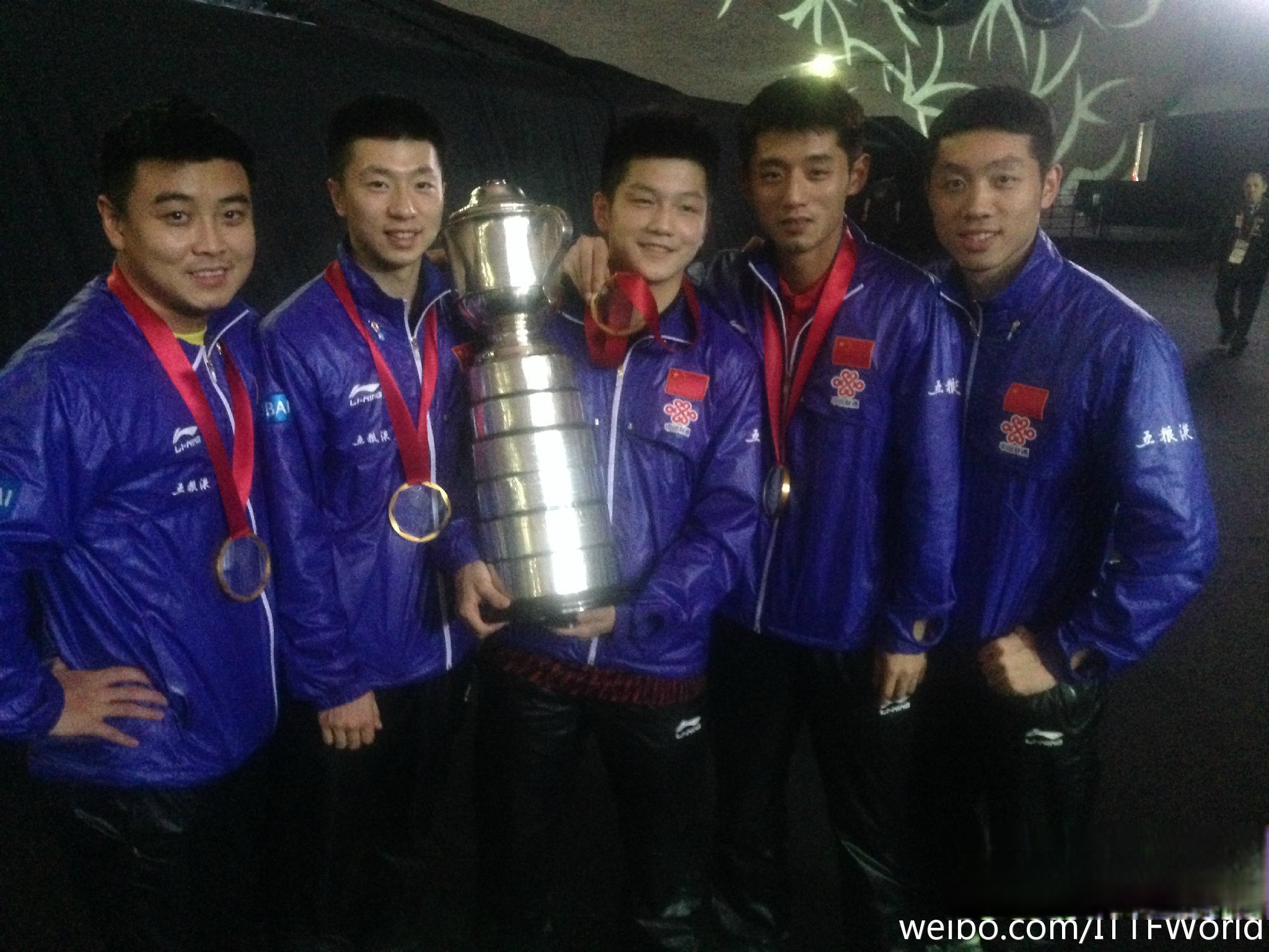 包含英国乒乓球队轻取中国乒乓球队，许昕关键制胜的词条