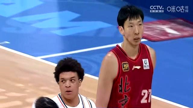 青岛队力克吉林队，周琦统治全场