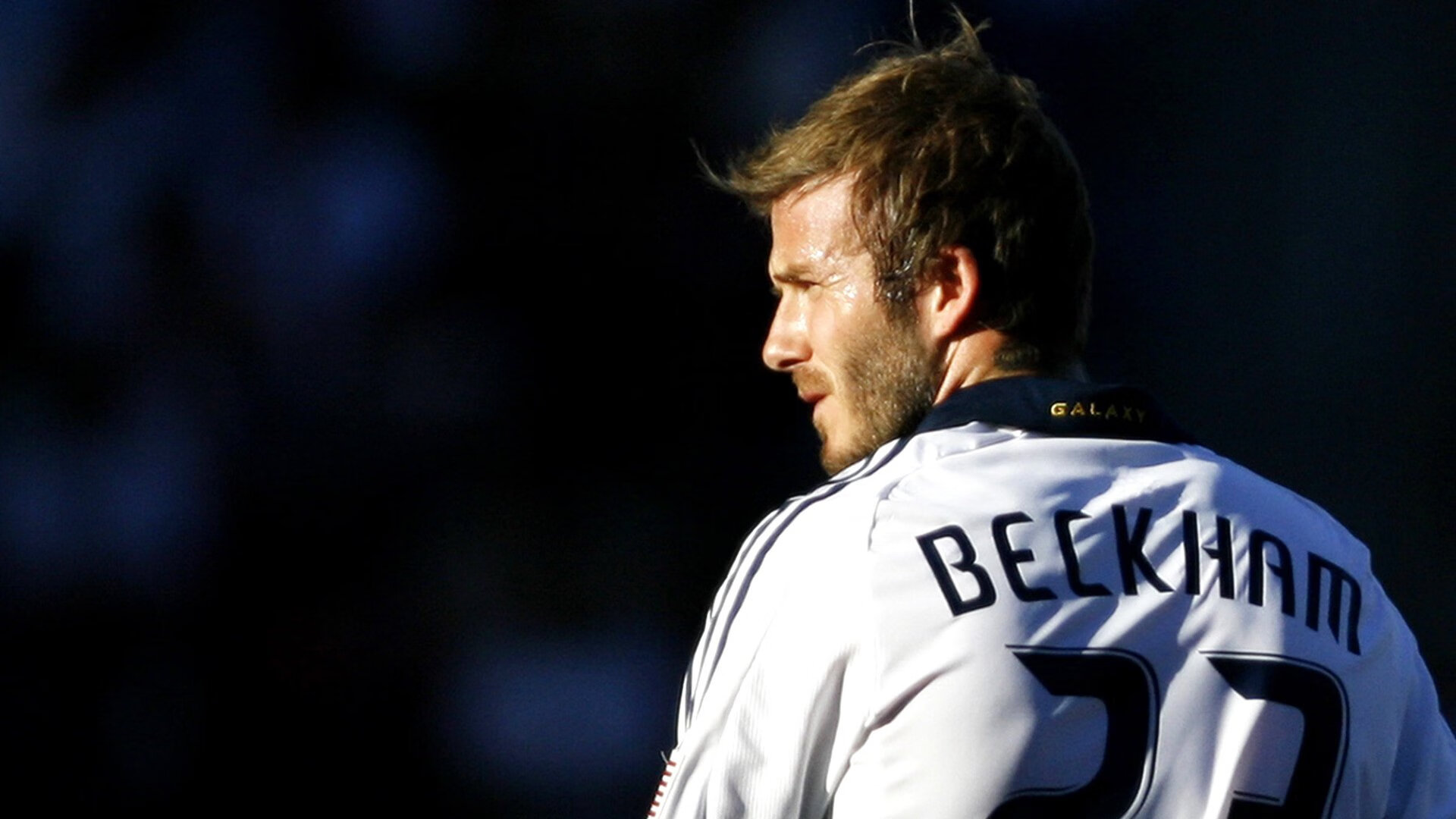 非洲雄狮咆哮，法比尼奥一锤定音—喀麦隆险胜波兰的战术启示录