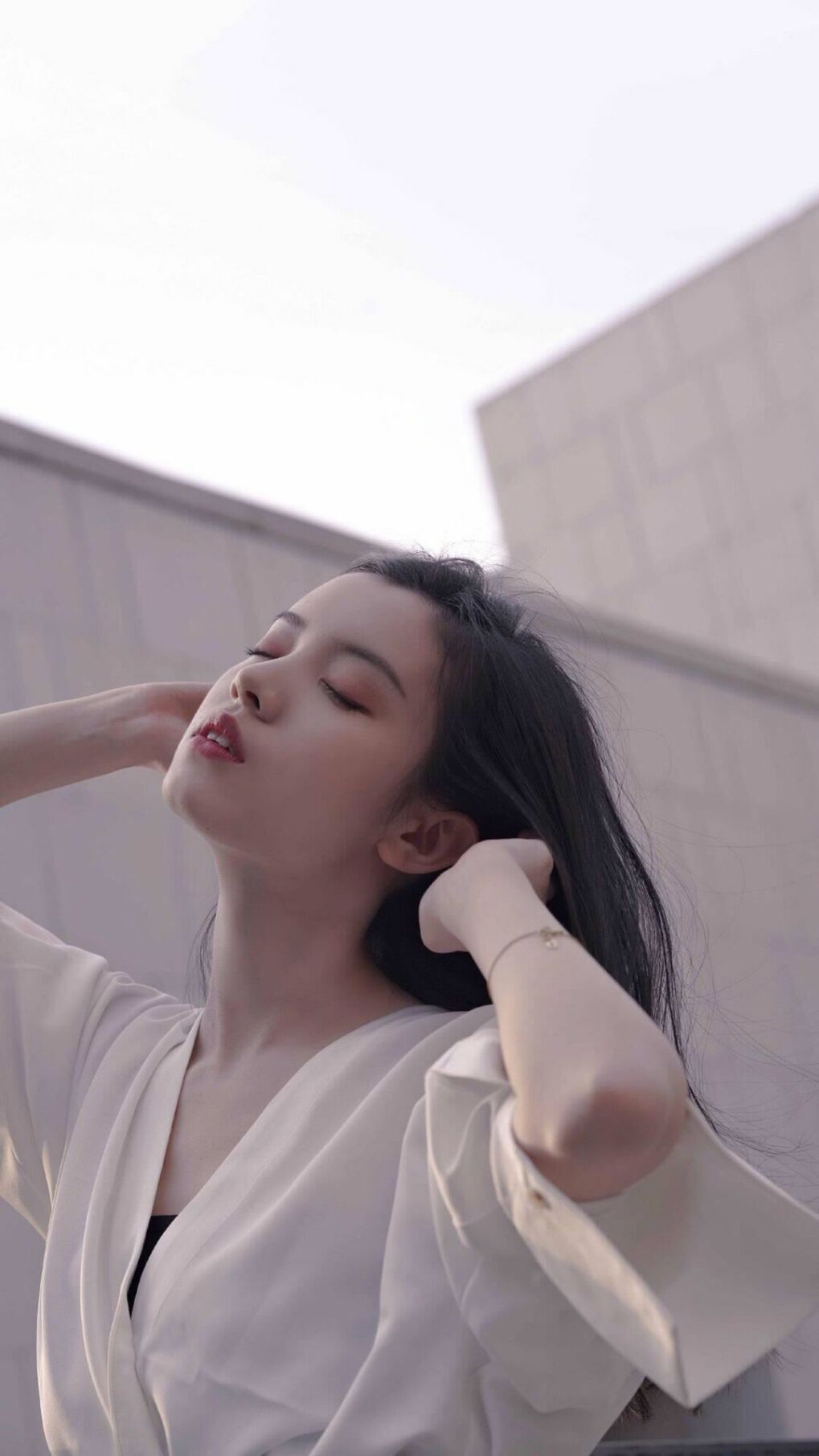 雄鹿血拼深圳队，字母哥成为关键先生，当东方铁壁遭遇希腊怪兽，篮球的火焰如何点燃？